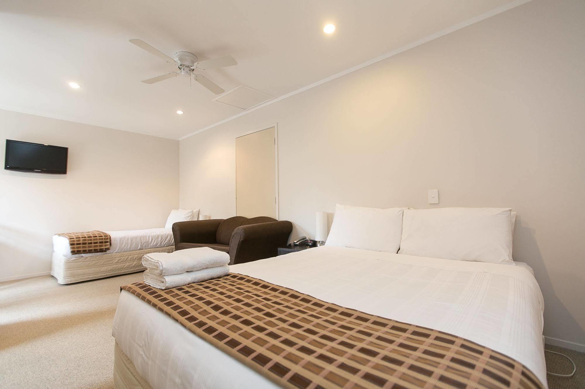 Parkview Motor Inn Pukekohe Екстериор снимка