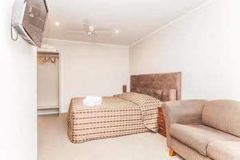 Parkview Motor Inn Pukekohe Екстериор снимка
